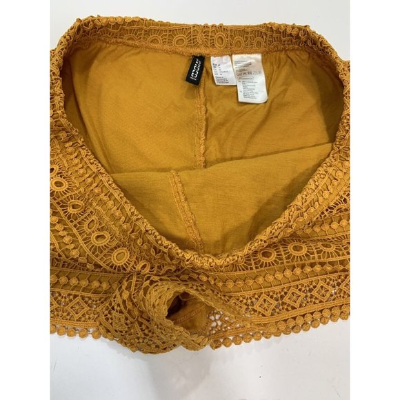H & M Women’s Shorts With Lace Overlay Size Medium, Lined, Pull-on Gold - Picture 11 of 12